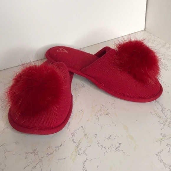 VICTORIAS SECRET RED POM POM POOF SLIPPERS SMALL - Picture 1 of 7